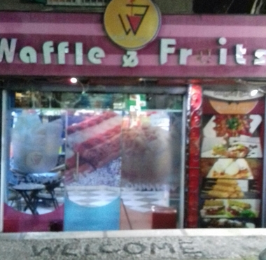 Waffle &fruits